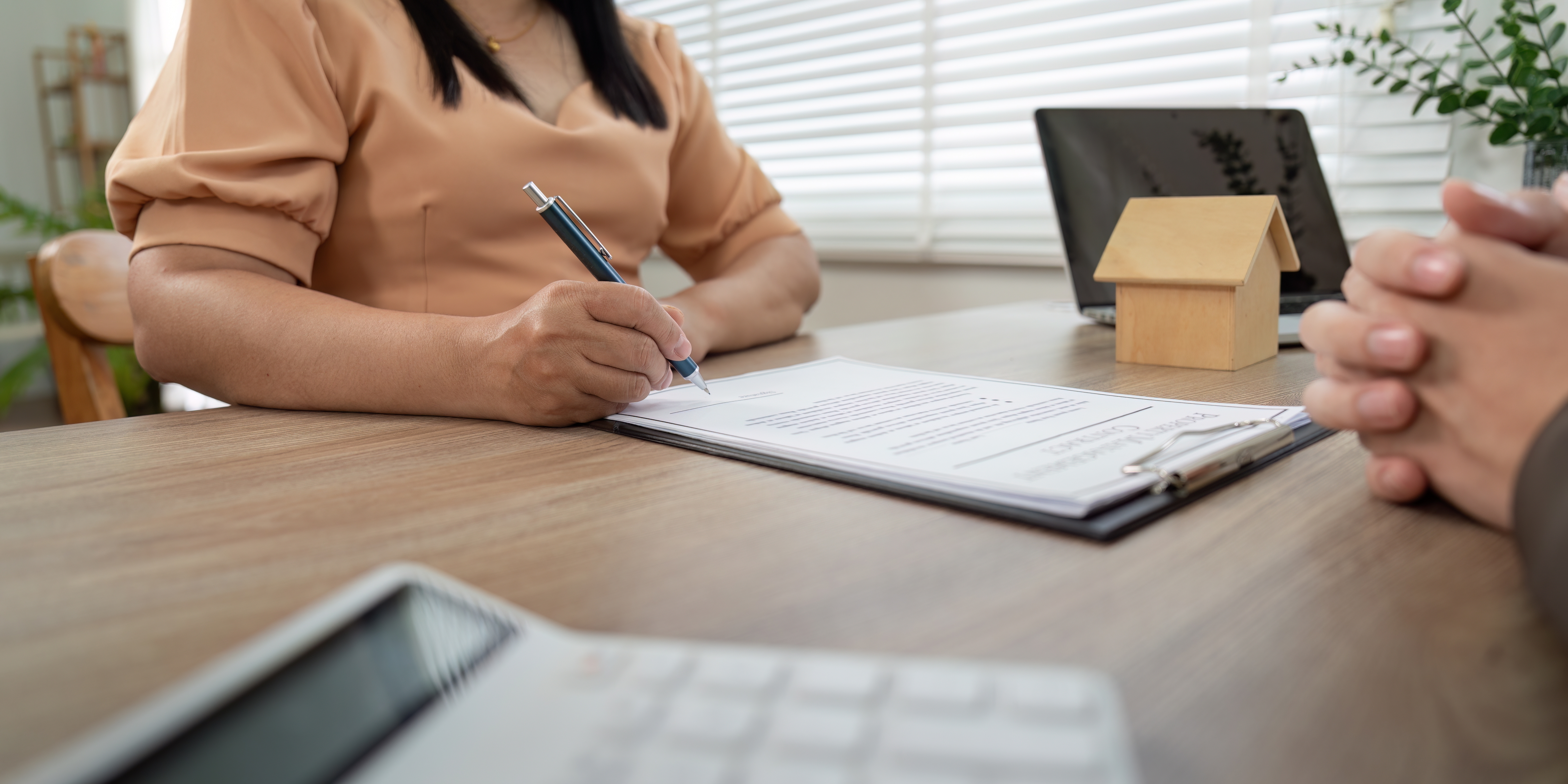 Shutterstock 2521701033